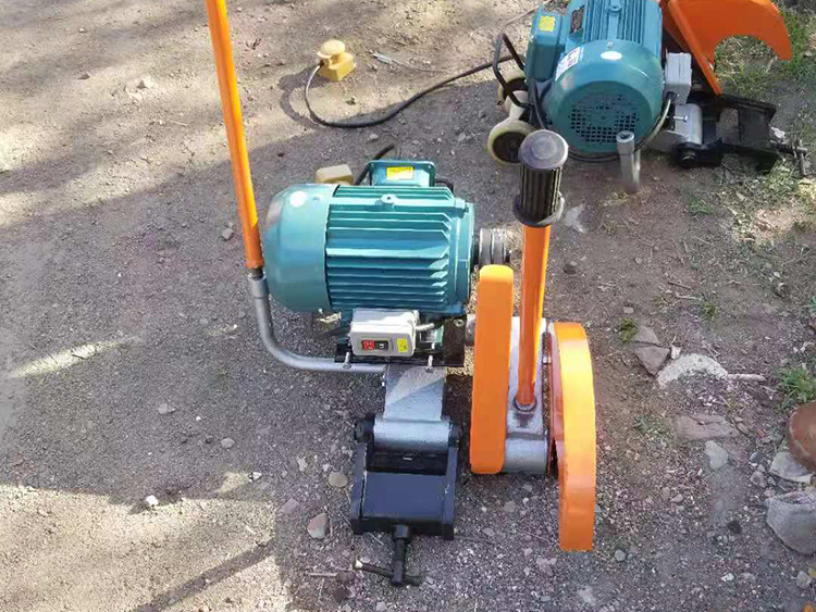 DQG-4型電(dian)動鋼軌鋸(ju)軌機