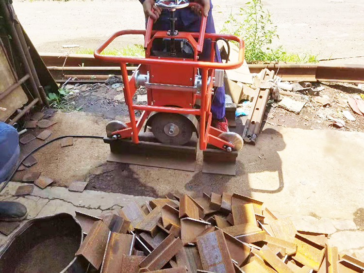 FMG-3.0型内(nèi)燃槽型(xing)軌仿形(xíng)打磨機(jī)