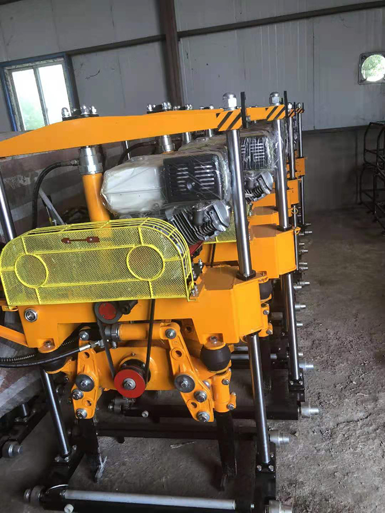 YD-22型(xing)液壓線路搗固(gu)機